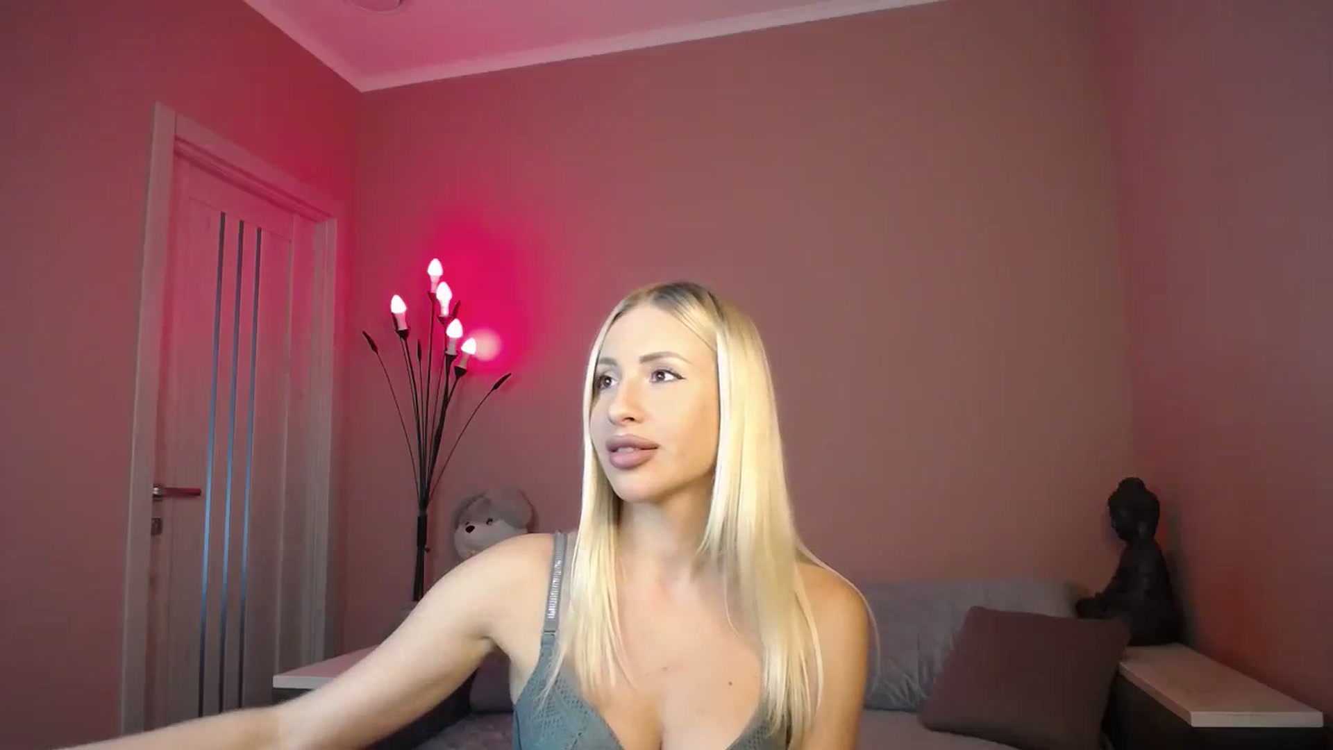Gallery image thumbnail from KimKalash's myfreecams stream on, 08/07/2023, 08:41 image 6 of 20
