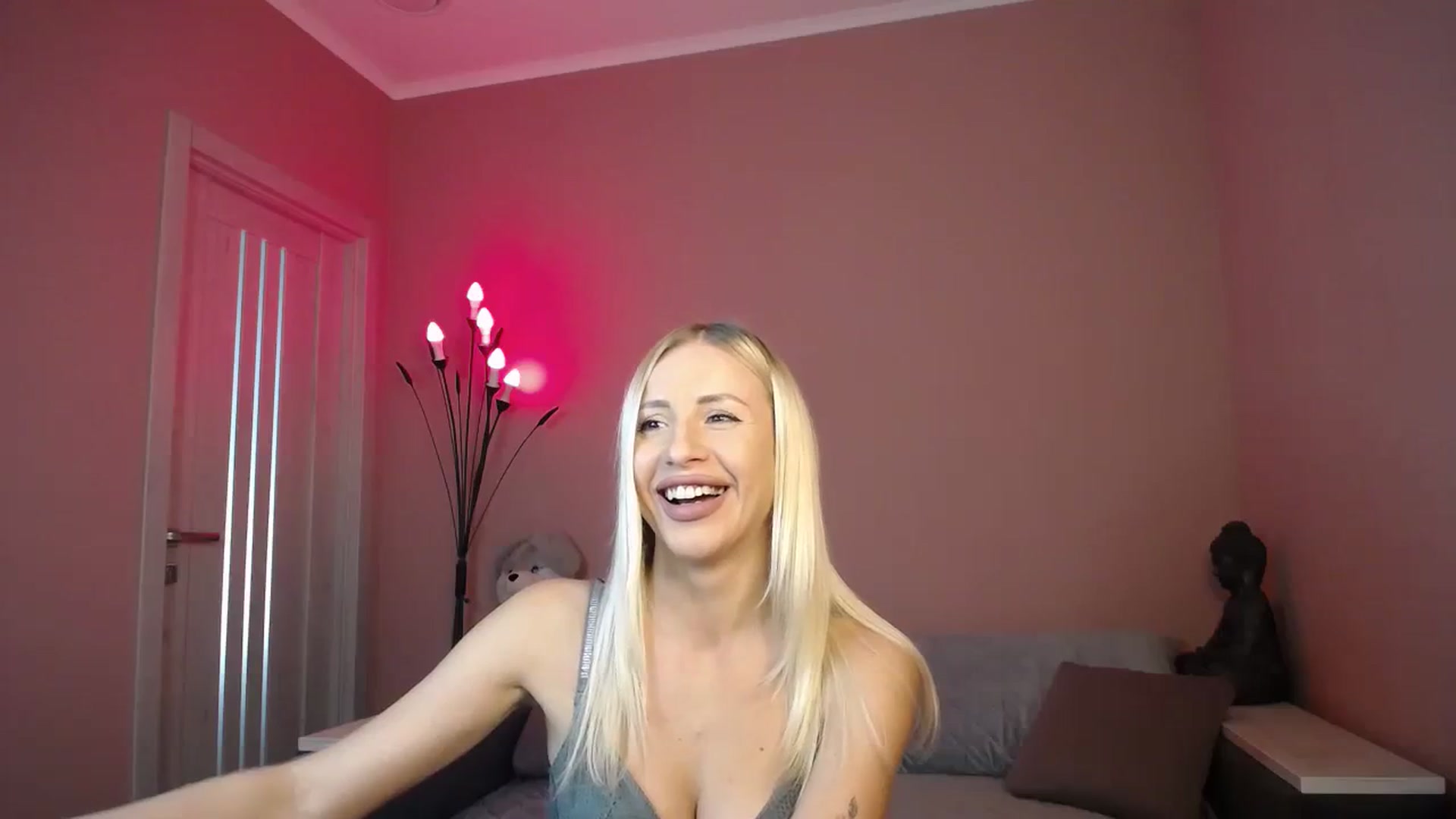 Gallery image thumbnail from KimKalash's myfreecams stream on, 08/07/2023, 08:41 image 4 of 20