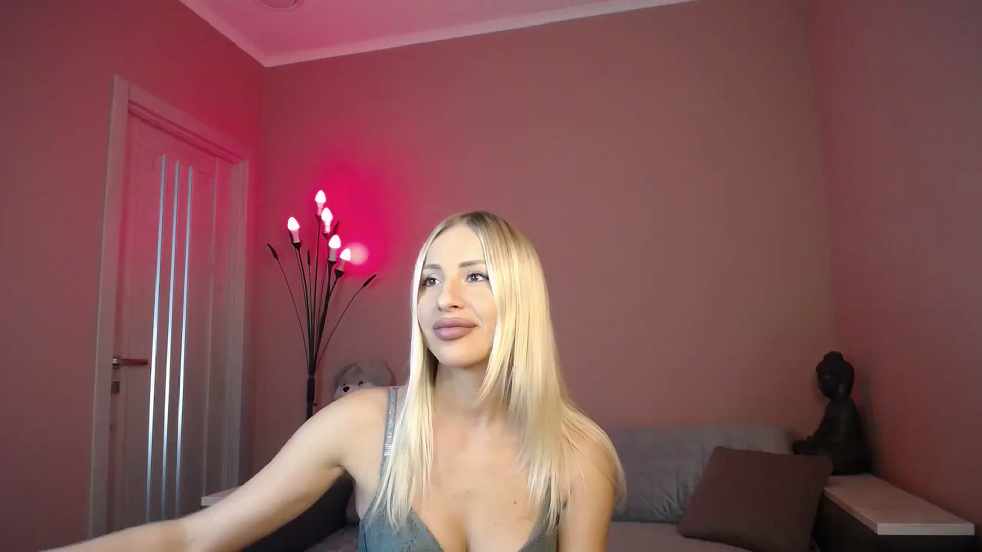 Gallery image thumbnail from KimKalash's myfreecams stream on, 08/07/2023, 08:41 image 3 of 20