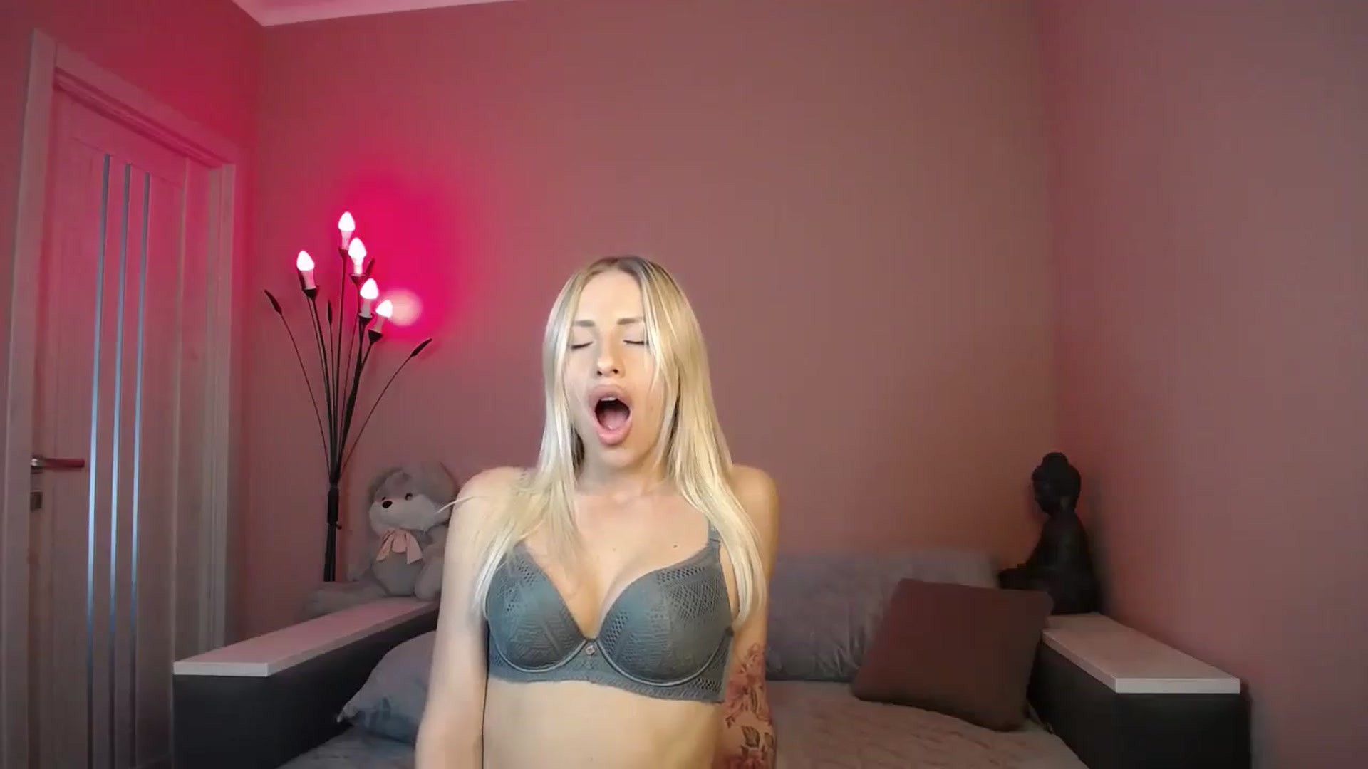 Gallery image thumbnail from KimKalash's myfreecams stream on, 08/07/2023, 10:29 image 13 of 20