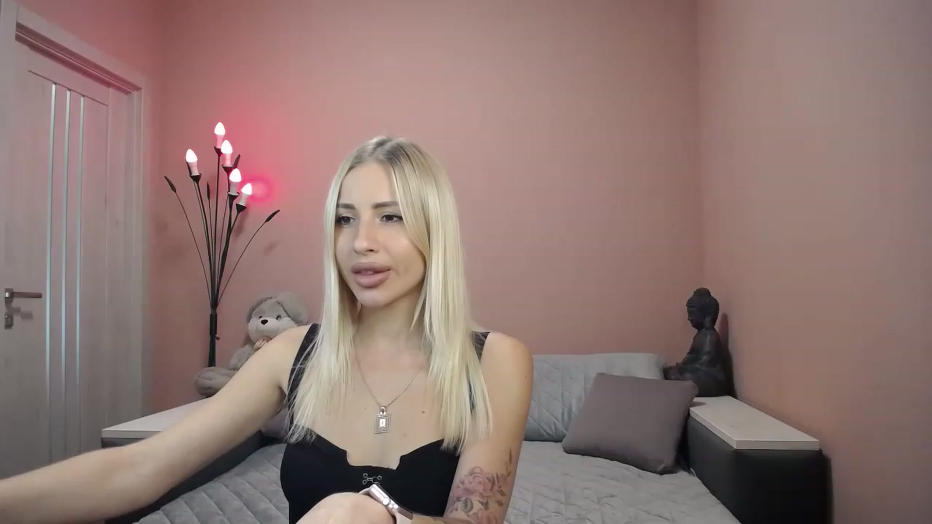 Gallery image thumbnail from KimKalash's myfreecams stream on, 08/08/2023, 08:54 image 18 of 20