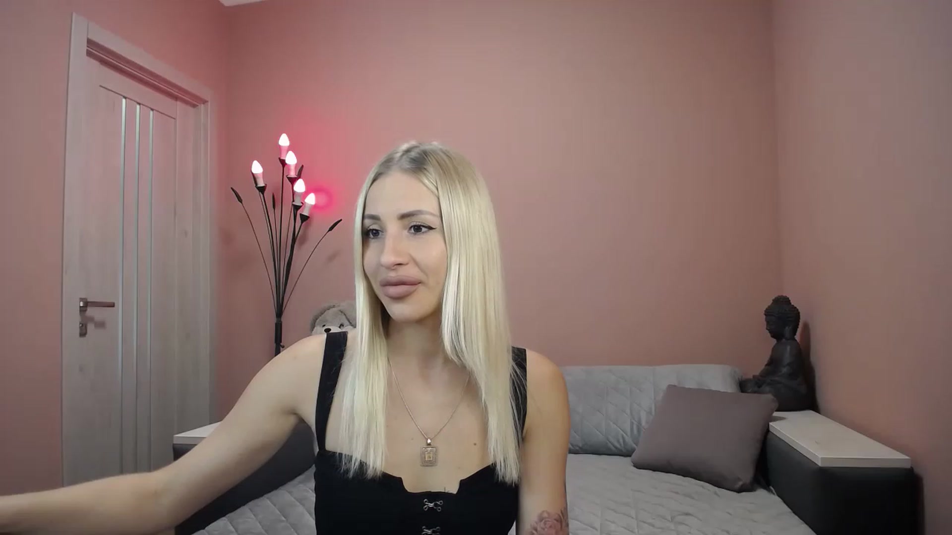 Gallery image thumbnail from KimKalash's myfreecams stream on, 08/08/2023, 08:54 image 4 of 20