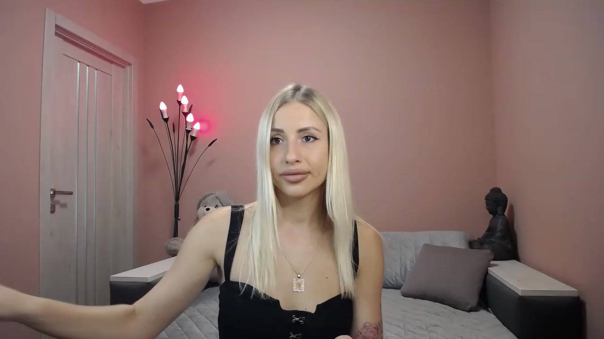 Gallery image thumbnail from KimKalash's myfreecams stream on, 08/08/2023, 08:54 image 6 of 20