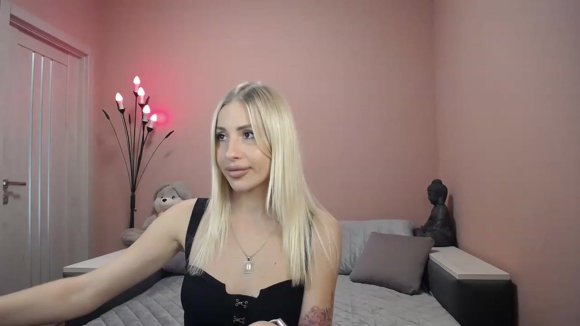 Gallery image thumbnail from KimKalash's myfreecams stream on, 08/08/2023, 08:54 image 19 of 20