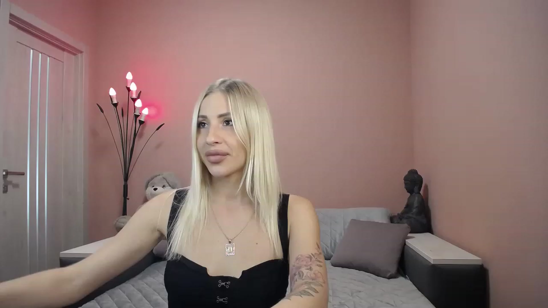 Gallery image thumbnail from KimKalash's myfreecams stream on, 08/08/2023, 08:54 image 17 of 20