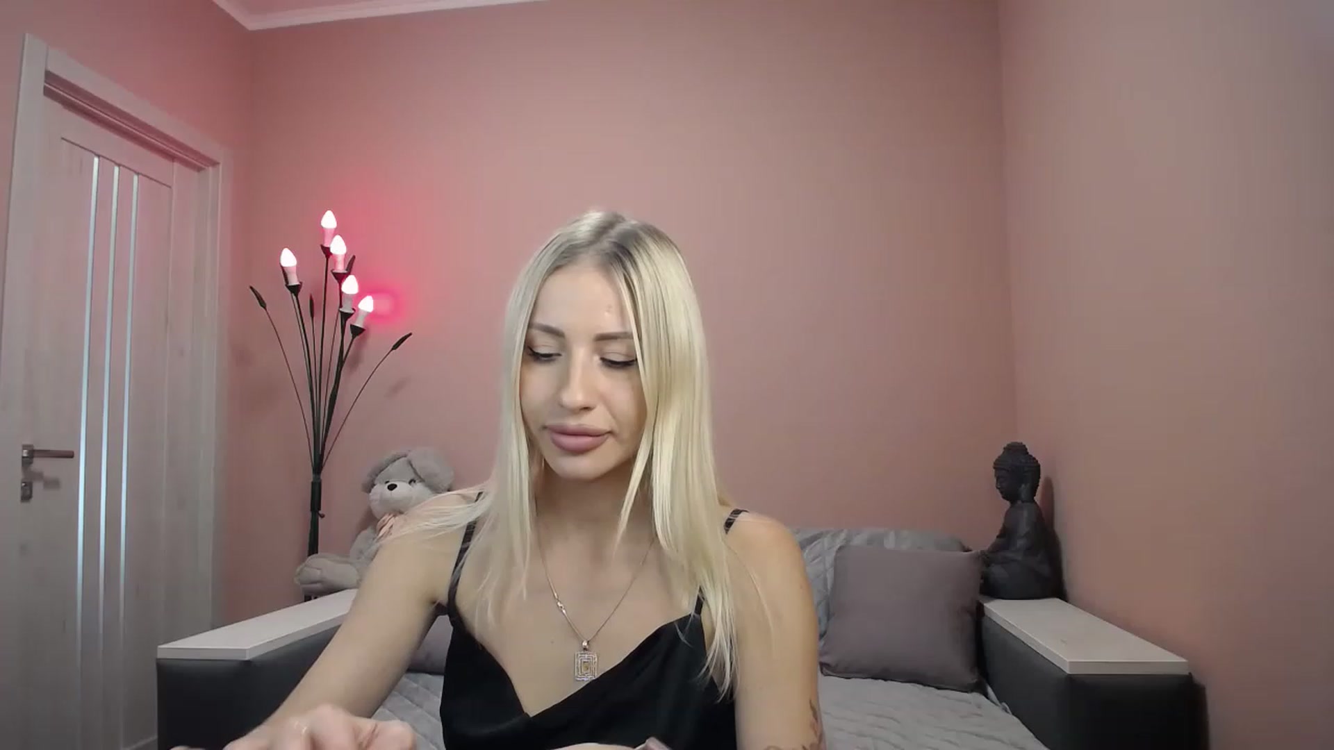 Gallery image thumbnail from KimKalash's myfreecams stream on, 08/11/2023, 10:09 image 7 of 20
