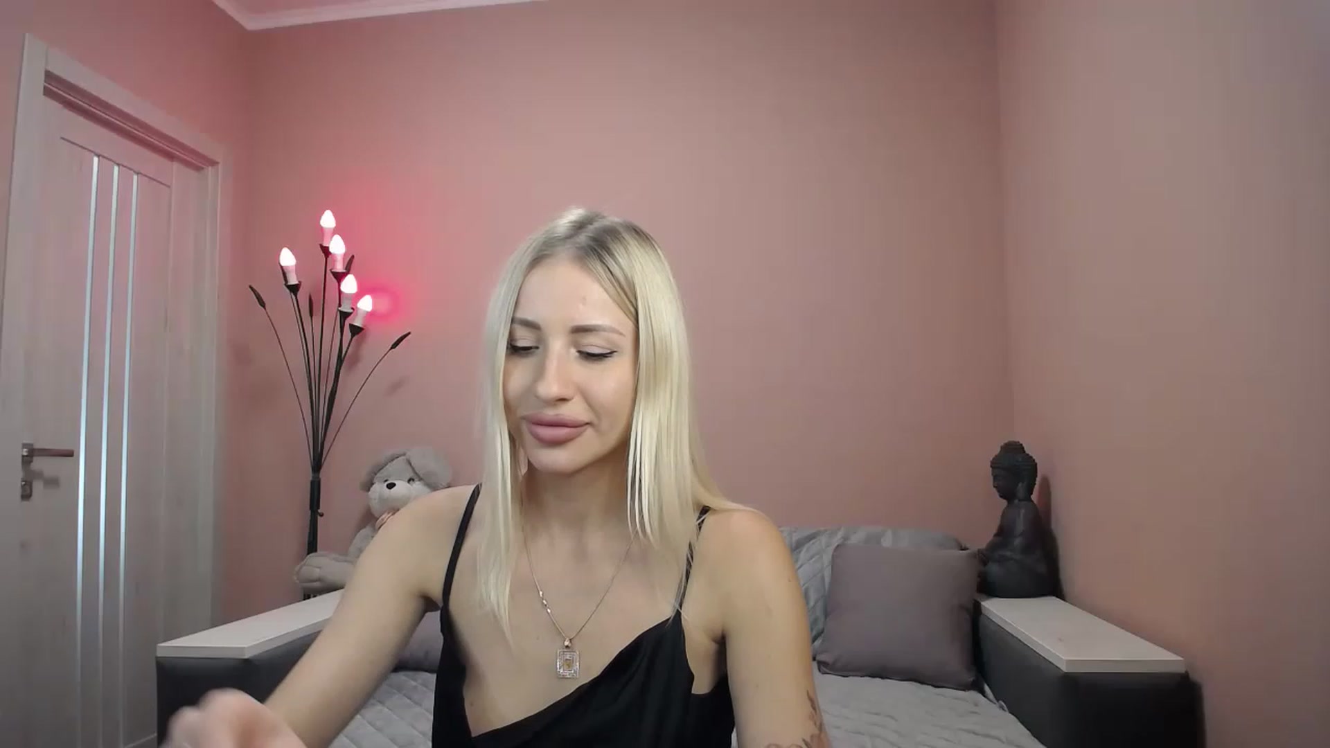 Gallery image thumbnail from KimKalash's myfreecams stream on, 08/11/2023, 10:09 image 2 of 20