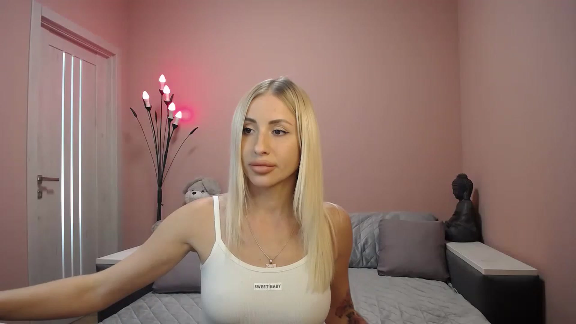Gallery image thumbnail from KimKalash's myfreecams stream on, 08/13/2023, 12:15 image 9 of 20