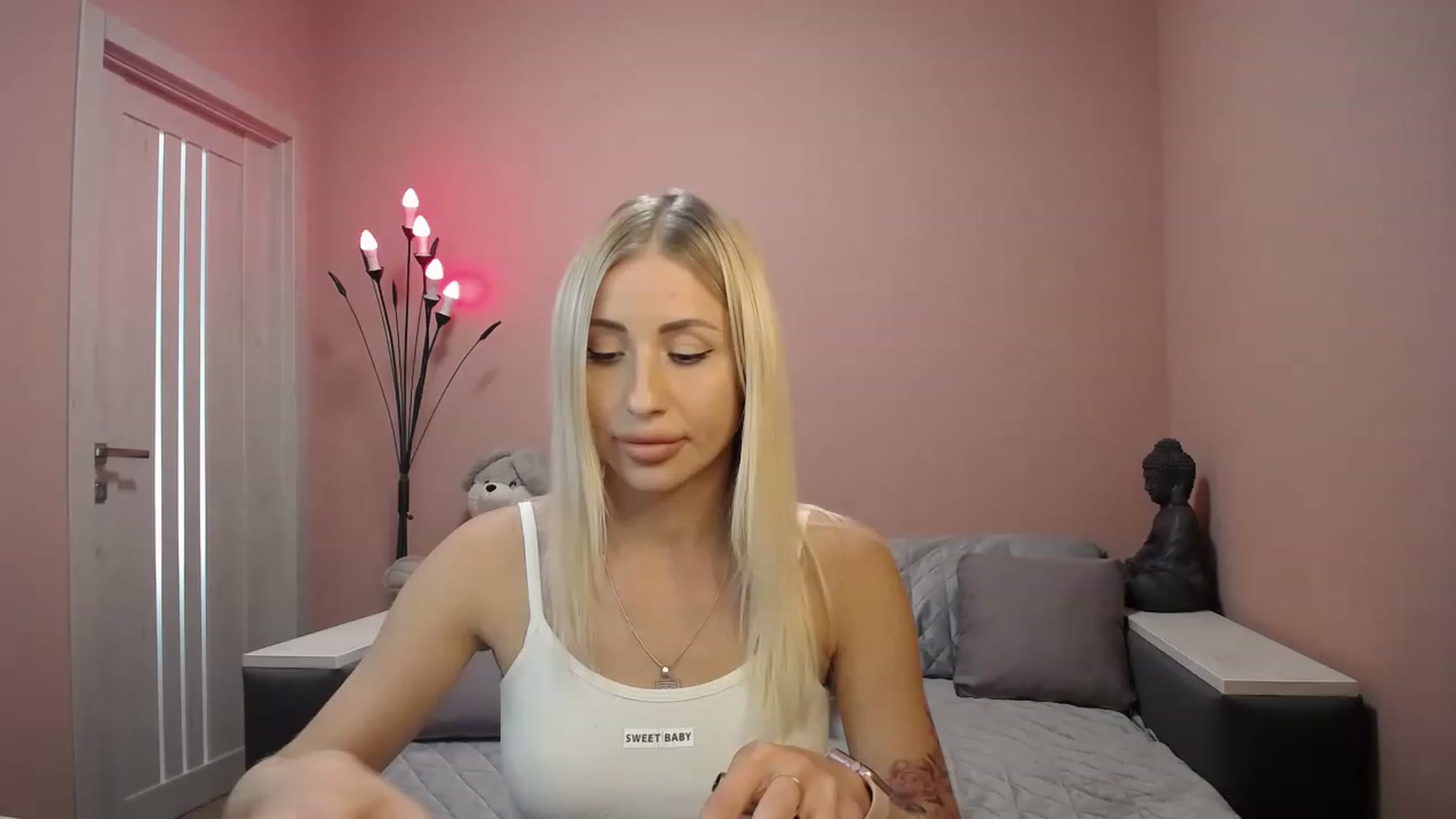 Gallery image thumbnail from KimKalash's myfreecams stream on, 08/13/2023, 12:15 image 6 of 20