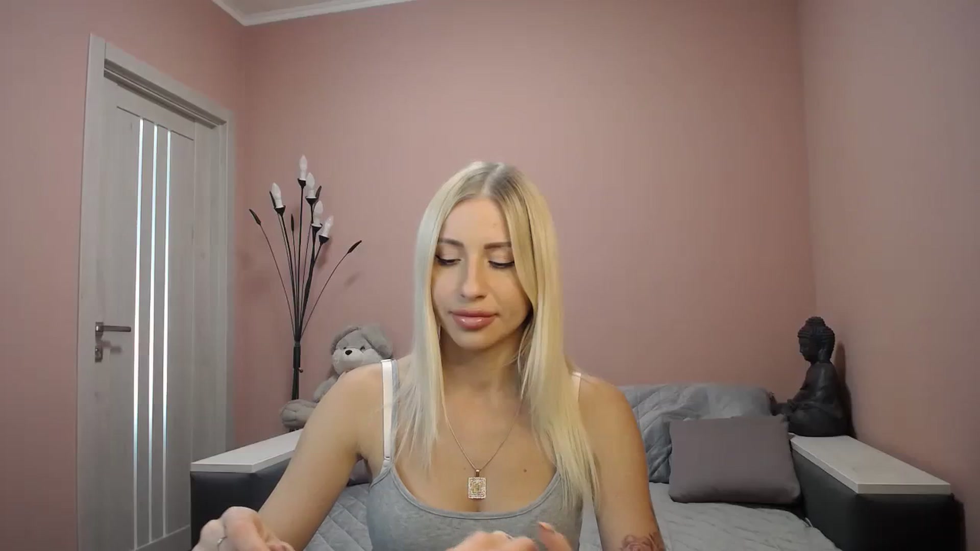 Gallery image thumbnail from KimKalash's myfreecams stream on, 08/14/2023, 09:02 image 4 of 20
