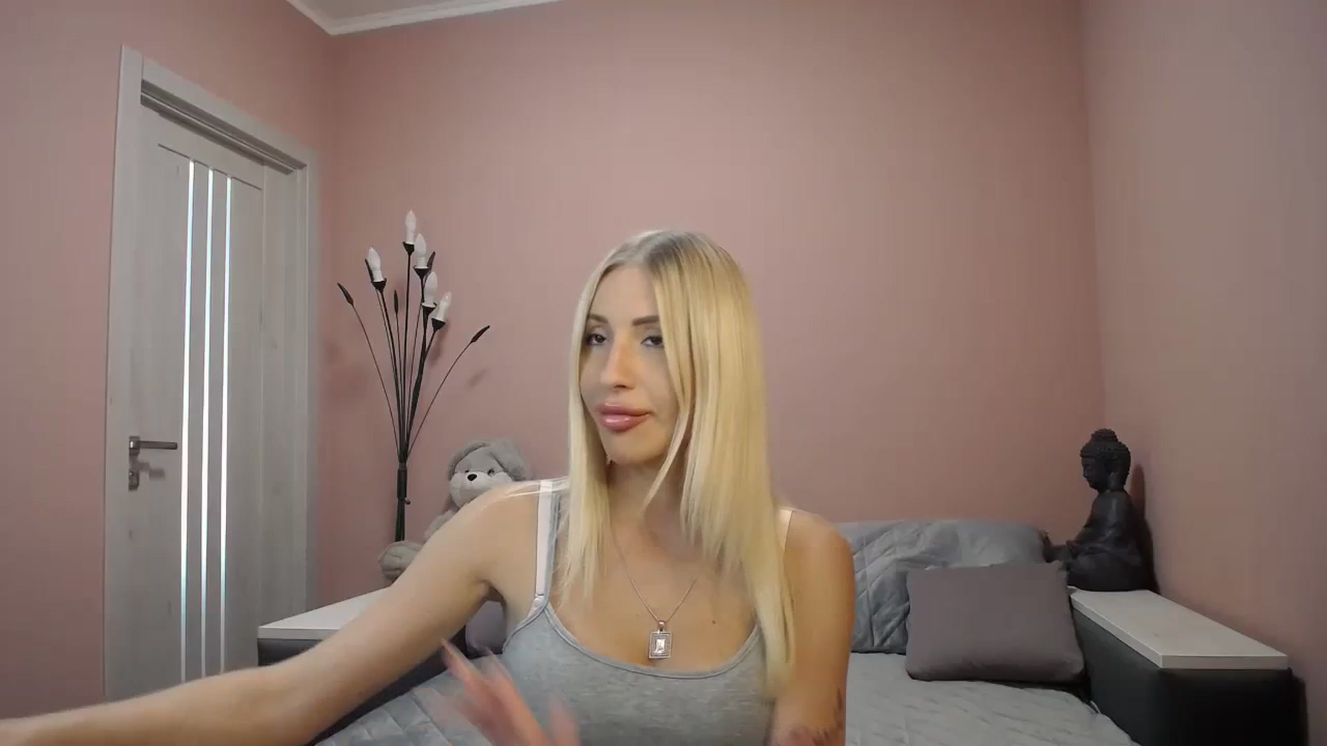 Gallery image thumbnail from KimKalash's myfreecams stream on, 08/14/2023, 09:02 image 6 of 20