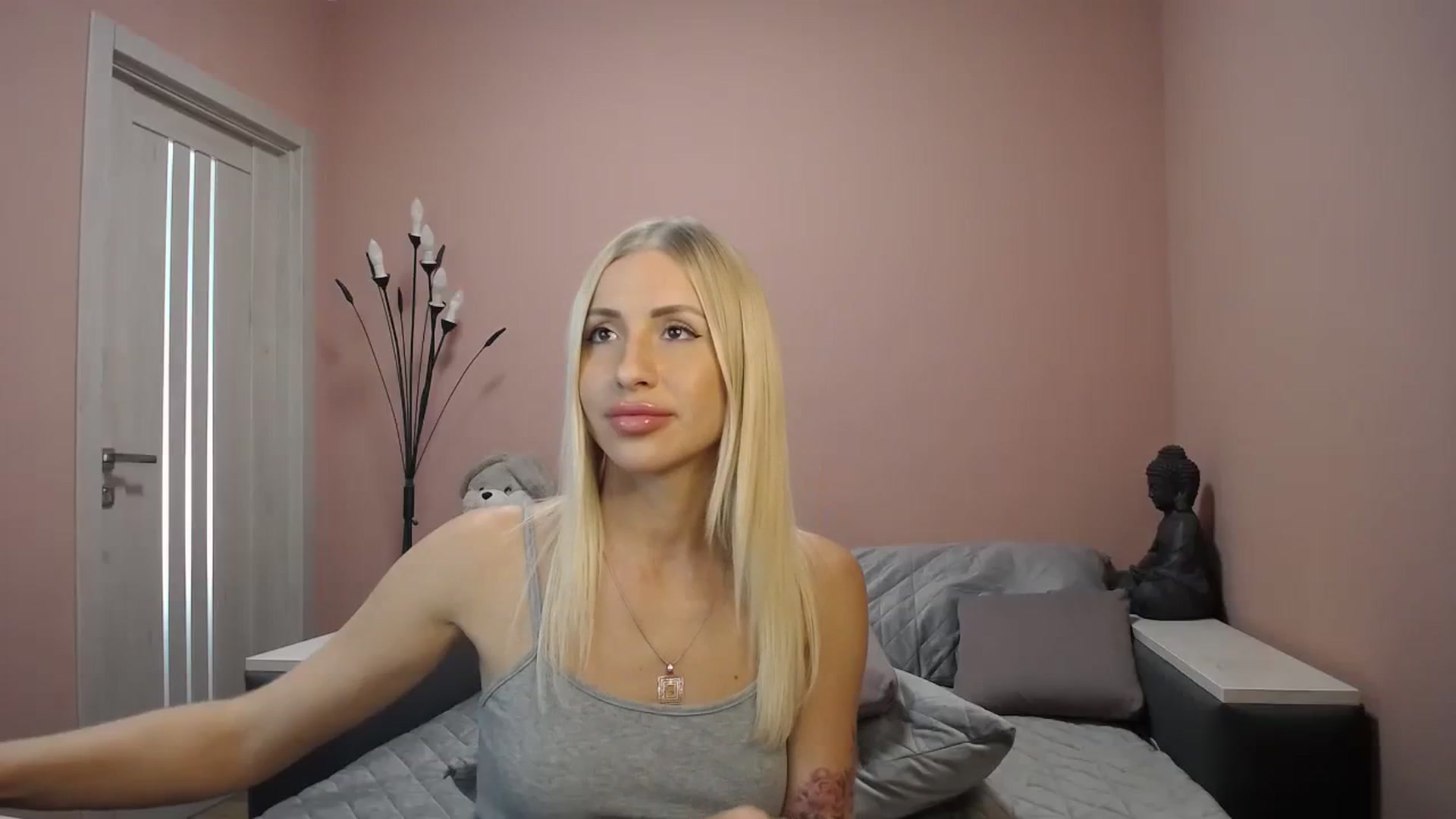 Gallery image thumbnail from KimKalash's myfreecams stream on, 08/14/2023, 10:04 image 7 of 20