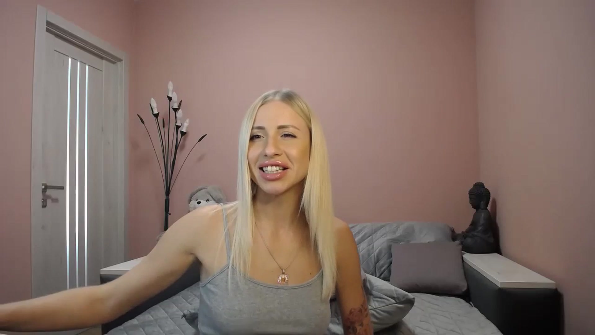 Gallery image thumbnail from KimKalash's myfreecams stream on, 08/14/2023, 10:04 image 6 of 20