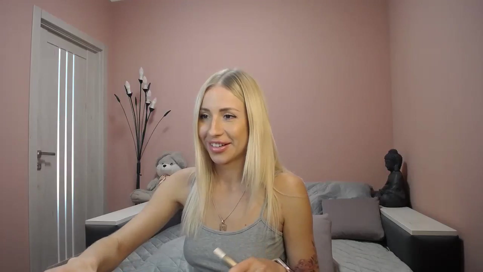 Gallery image thumbnail from KimKalash's myfreecams stream on, 08/14/2023, 10:04 image 20 of 20