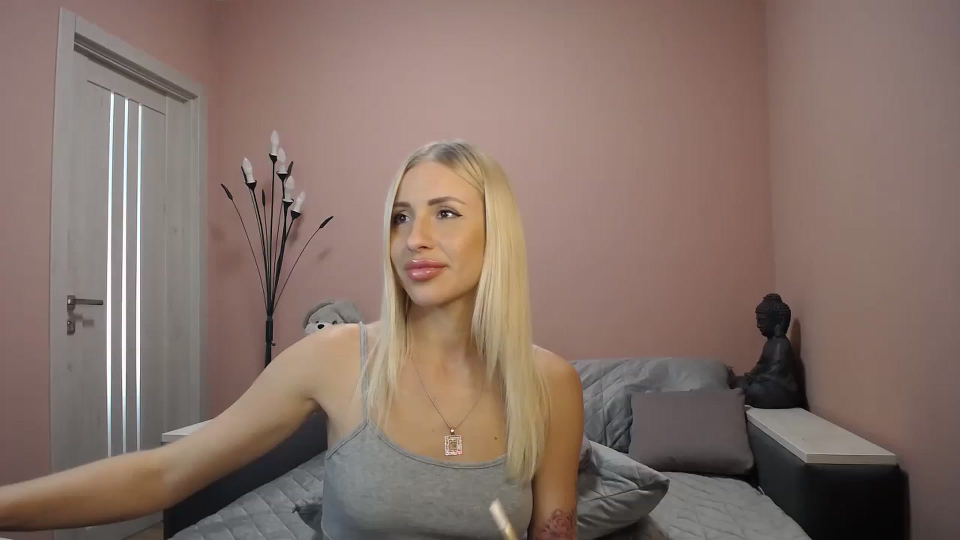 Gallery image thumbnail from KimKalash's myfreecams stream on, 08/14/2023, 10:04 image 2 of 20