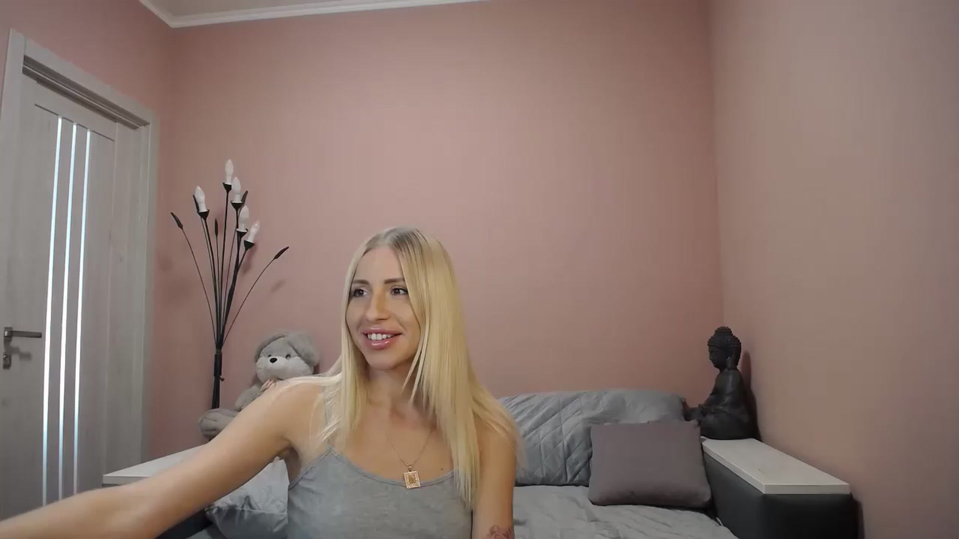 Gallery image thumbnail from KimKalash's myfreecams stream on, 08/14/2023, 11:30 image 18 of 20
