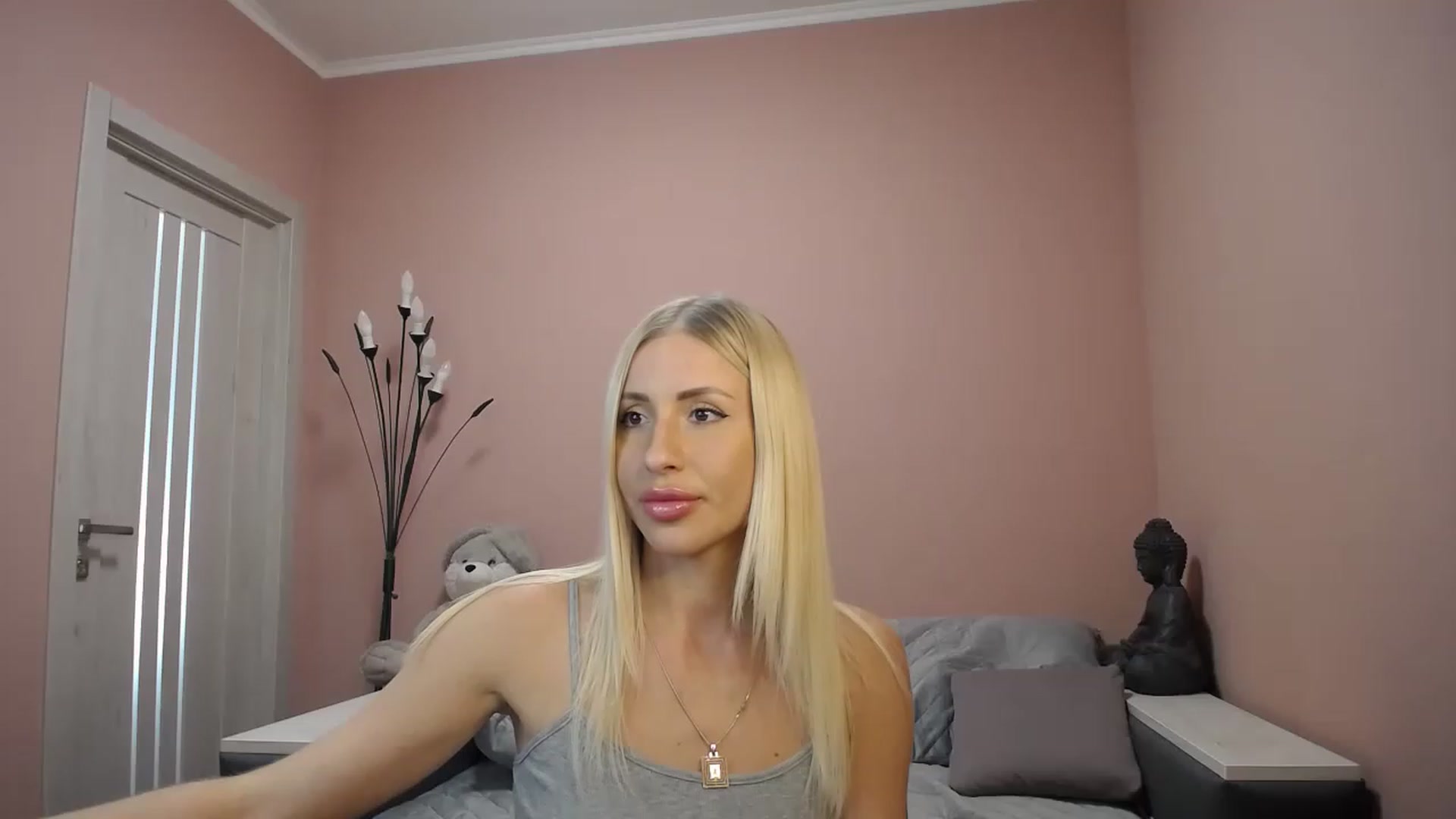 Gallery image thumbnail from KimKalash's myfreecams stream on, 08/14/2023, 13:17 image 4 of 20