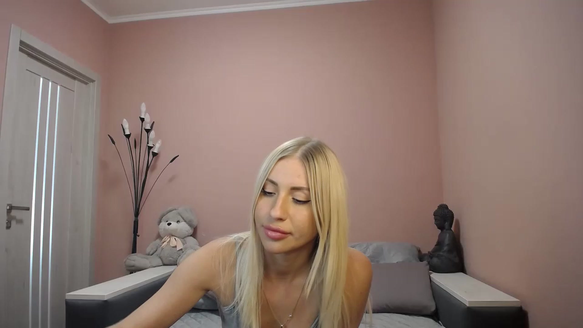 Gallery image thumbnail from KimKalash's myfreecams stream on, 08/14/2023, 13:17 image 14 of 20