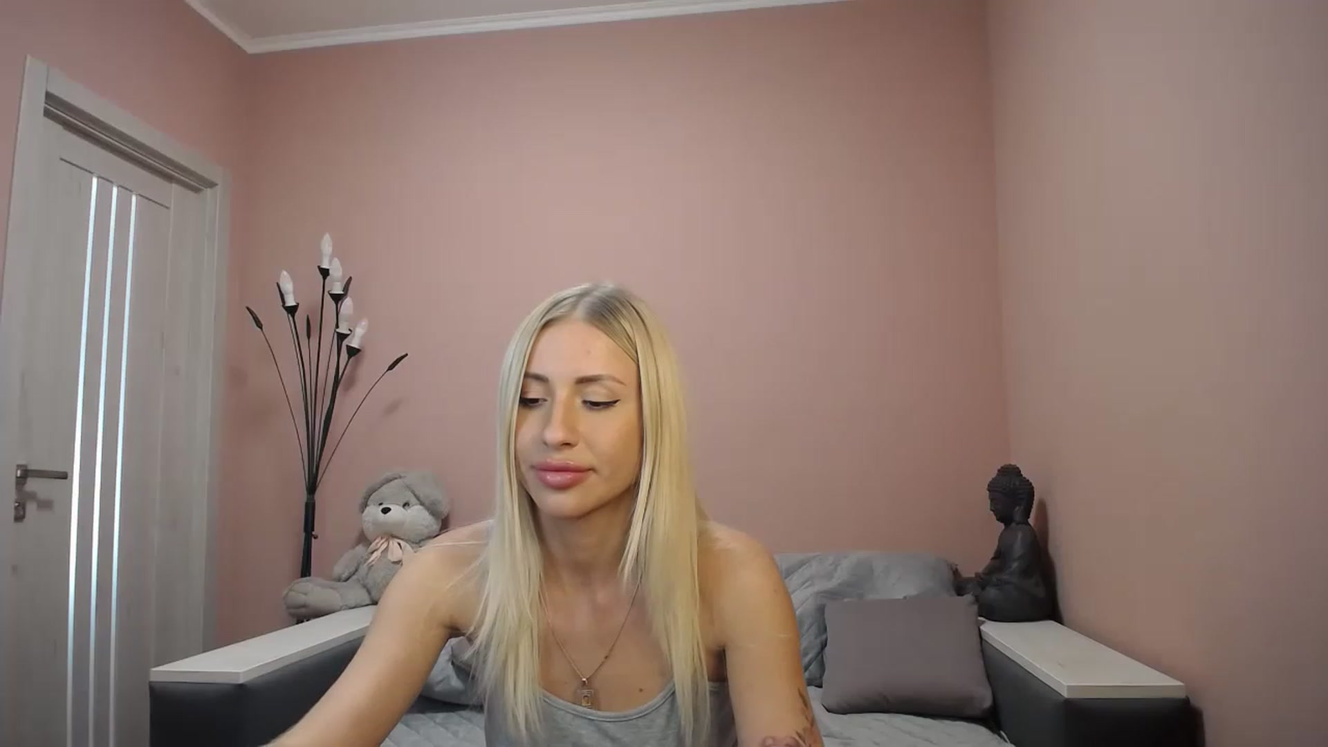 Gallery image thumbnail from KimKalash's myfreecams stream on, 08/14/2023, 13:17 image 12 of 20