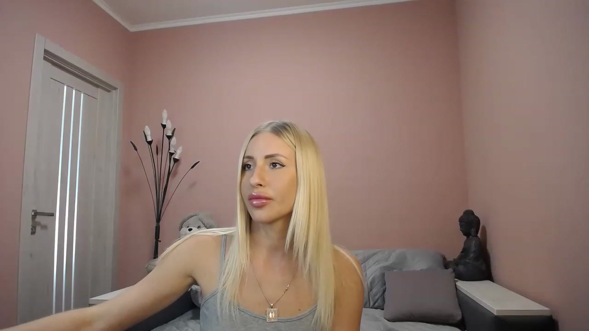 Gallery image thumbnail from KimKalash's myfreecams stream on, 08/14/2023, 13:17 image 3 of 20