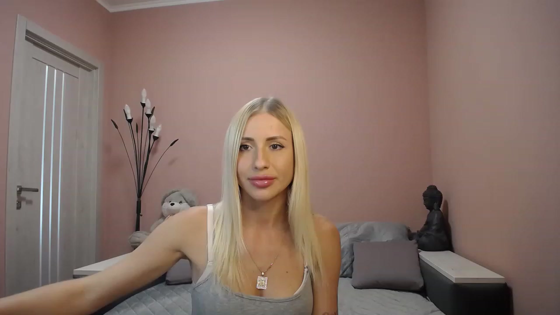 Gallery image thumbnail from KimKalash's myfreecams stream on, 08/14/2023, 13:57 image 6 of 20