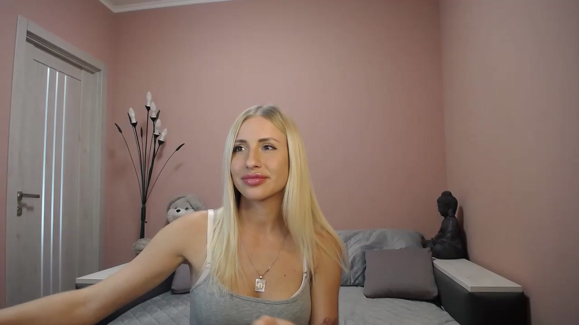 Gallery image thumbnail from KimKalash's myfreecams stream on, 08/14/2023, 13:57 image 5 of 20