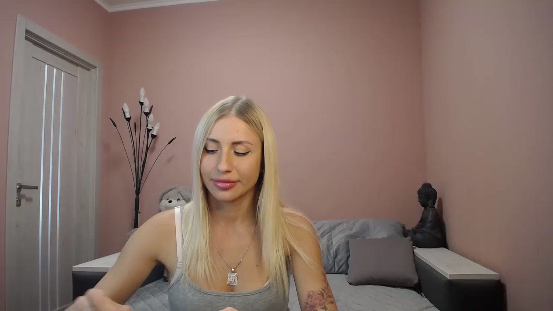 Gallery image thumbnail from KimKalash's myfreecams stream on, 08/14/2023, 13:57 image 9 of 20
