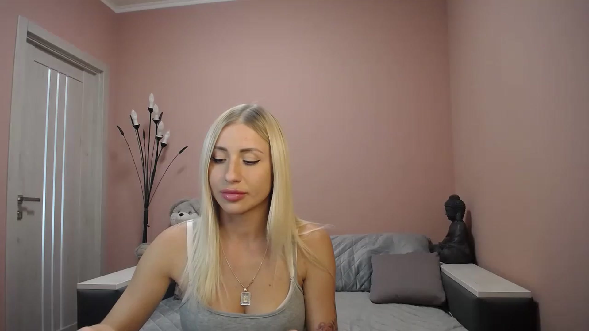 Gallery image thumbnail from KimKalash's myfreecams stream on, 08/14/2023, 13:57 image 2 of 20