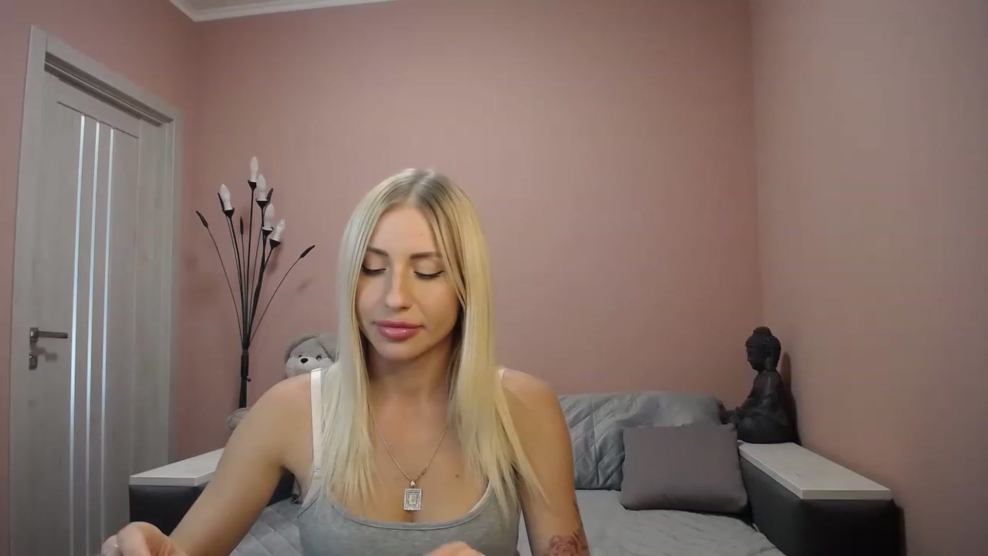 Gallery image thumbnail from KimKalash's myfreecams stream on, 08/14/2023, 13:57 image 8 of 20