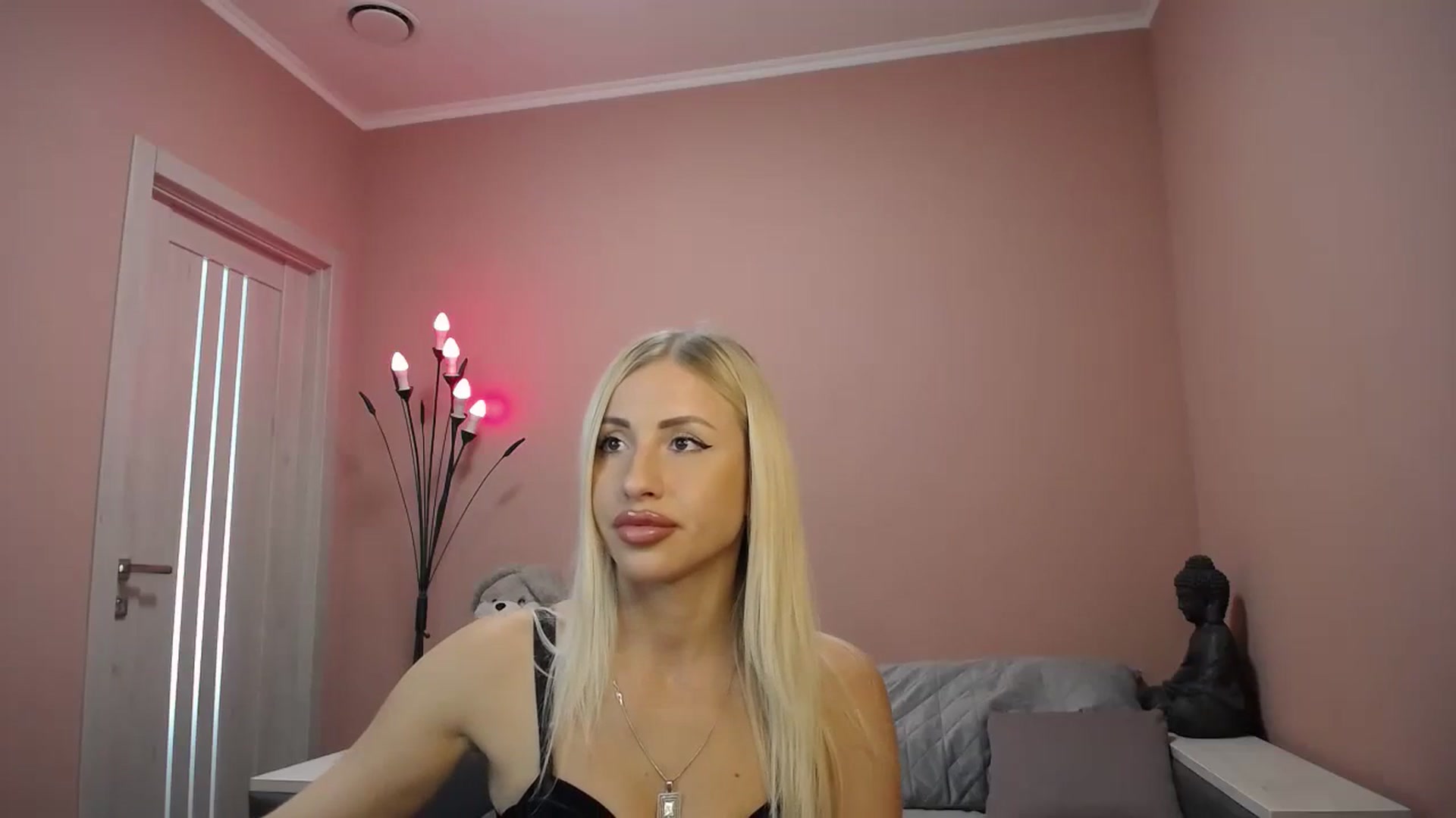 Gallery image thumbnail from KimKalash's myfreecams stream on, 08/16/2023, 09:07 image 8 of 20