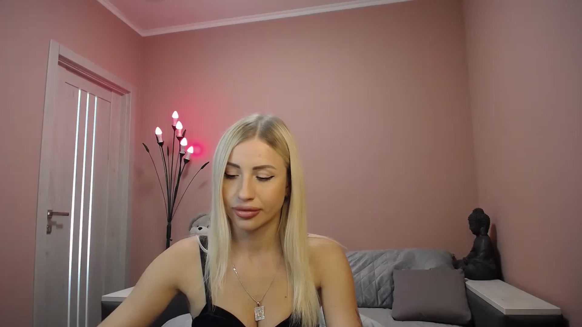 Gallery image thumbnail from KimKalash's myfreecams stream on, 08/16/2023, 09:07 image 9 of 20