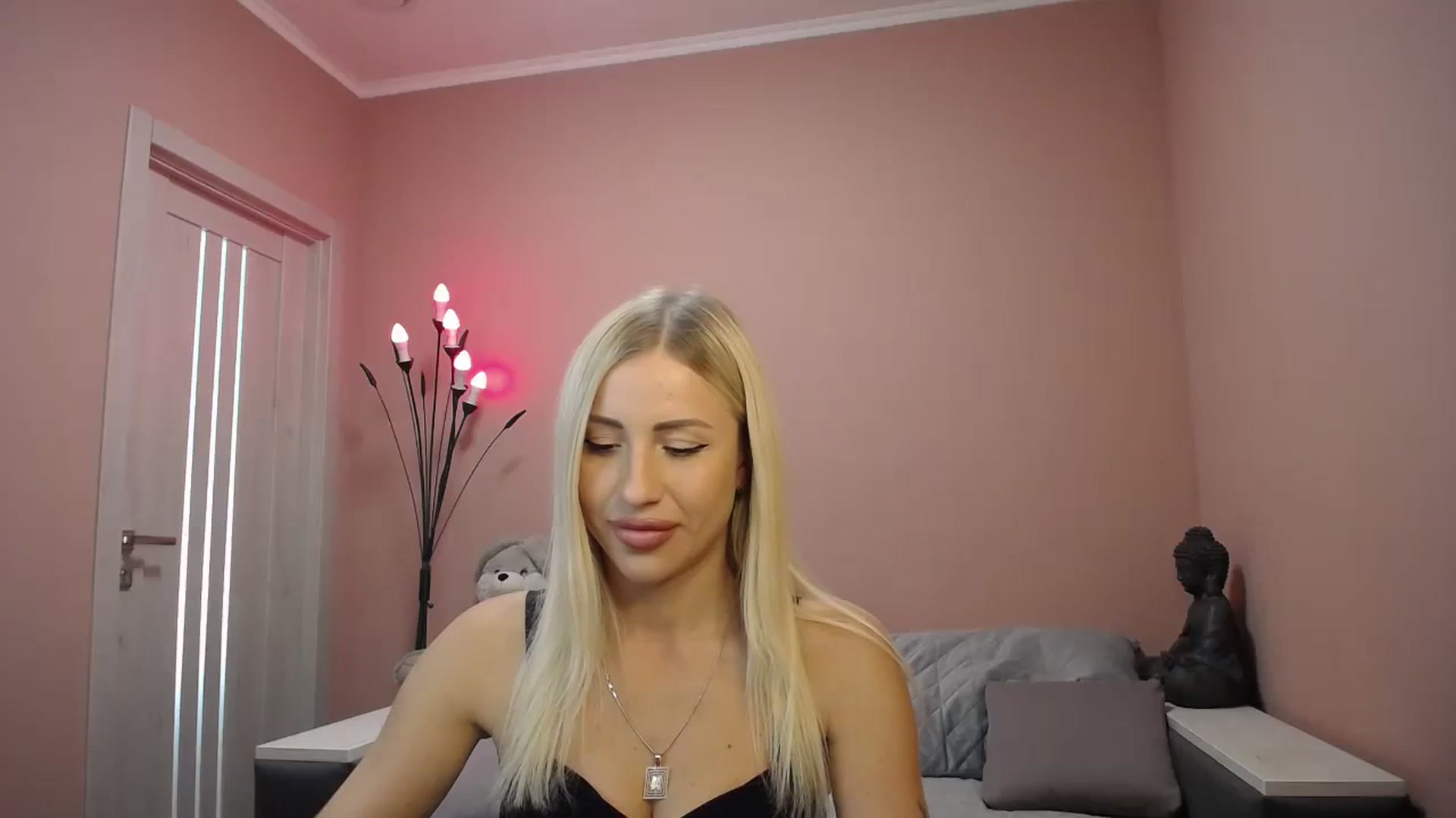 Gallery image thumbnail from KimKalash's myfreecams stream on, 08/16/2023, 09:07 image 12 of 20