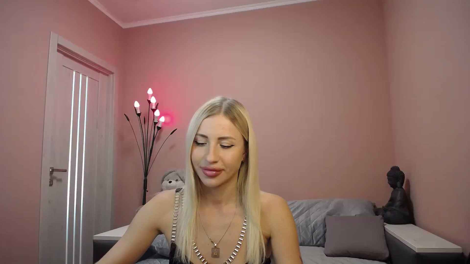 Gallery image thumbnail from KimKalash's myfreecams stream on, 08/16/2023, 12:23 image 3 of 20