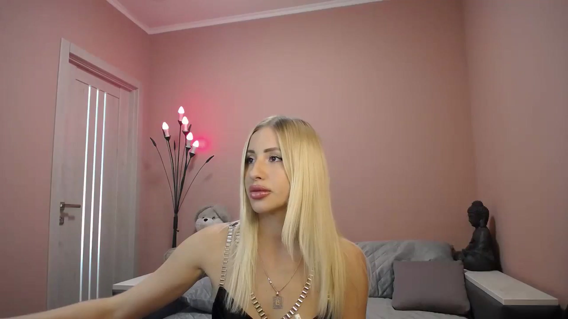 Gallery image thumbnail from KimKalash's myfreecams stream on, 08/16/2023, 12:23 image 17 of 20