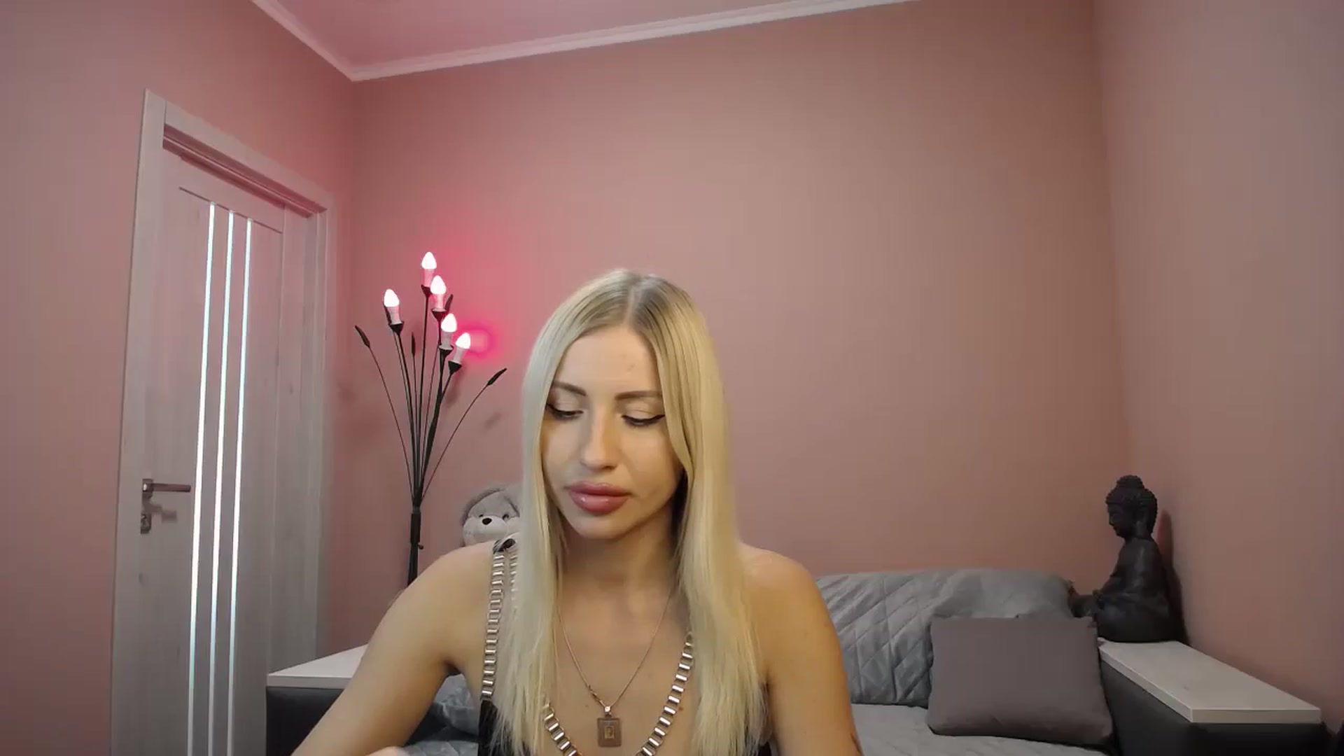 Gallery image thumbnail from KimKalash's myfreecams stream on, 08/16/2023, 12:23 image 10 of 20