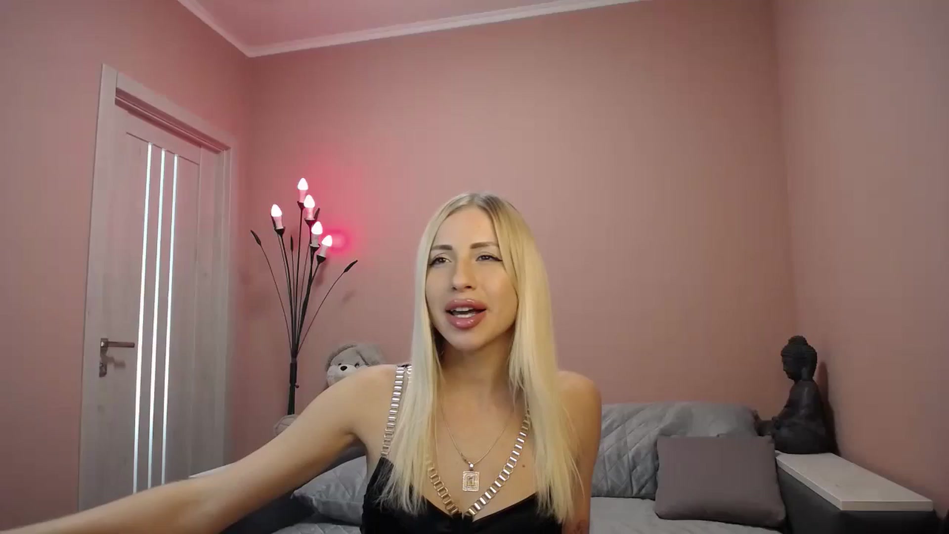 Gallery image thumbnail from KimKalash's myfreecams stream on, 08/16/2023, 12:23 image 8 of 20