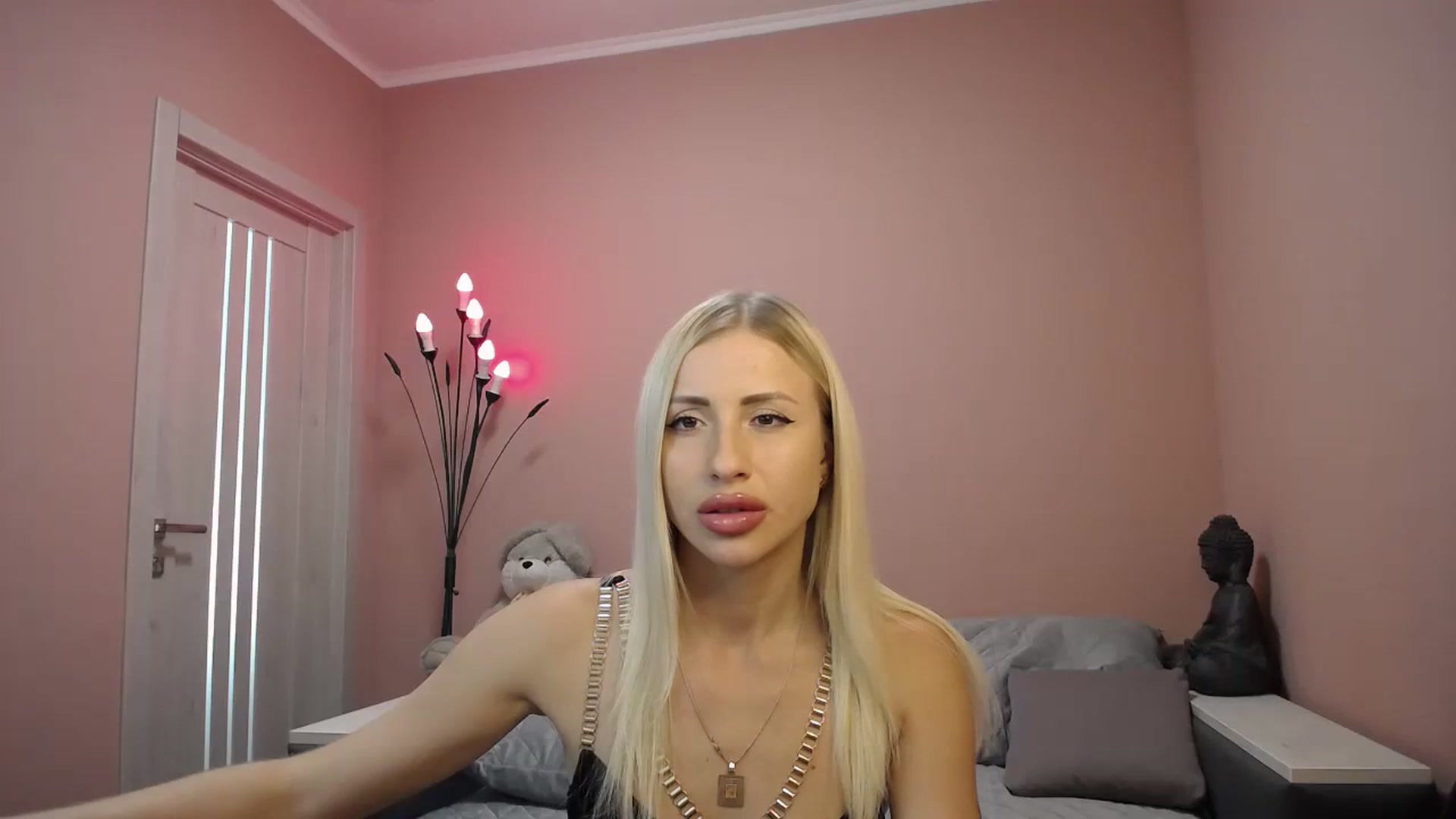 Gallery image thumbnail from KimKalash's myfreecams stream on, 08/16/2023, 12:23 image 11 of 20