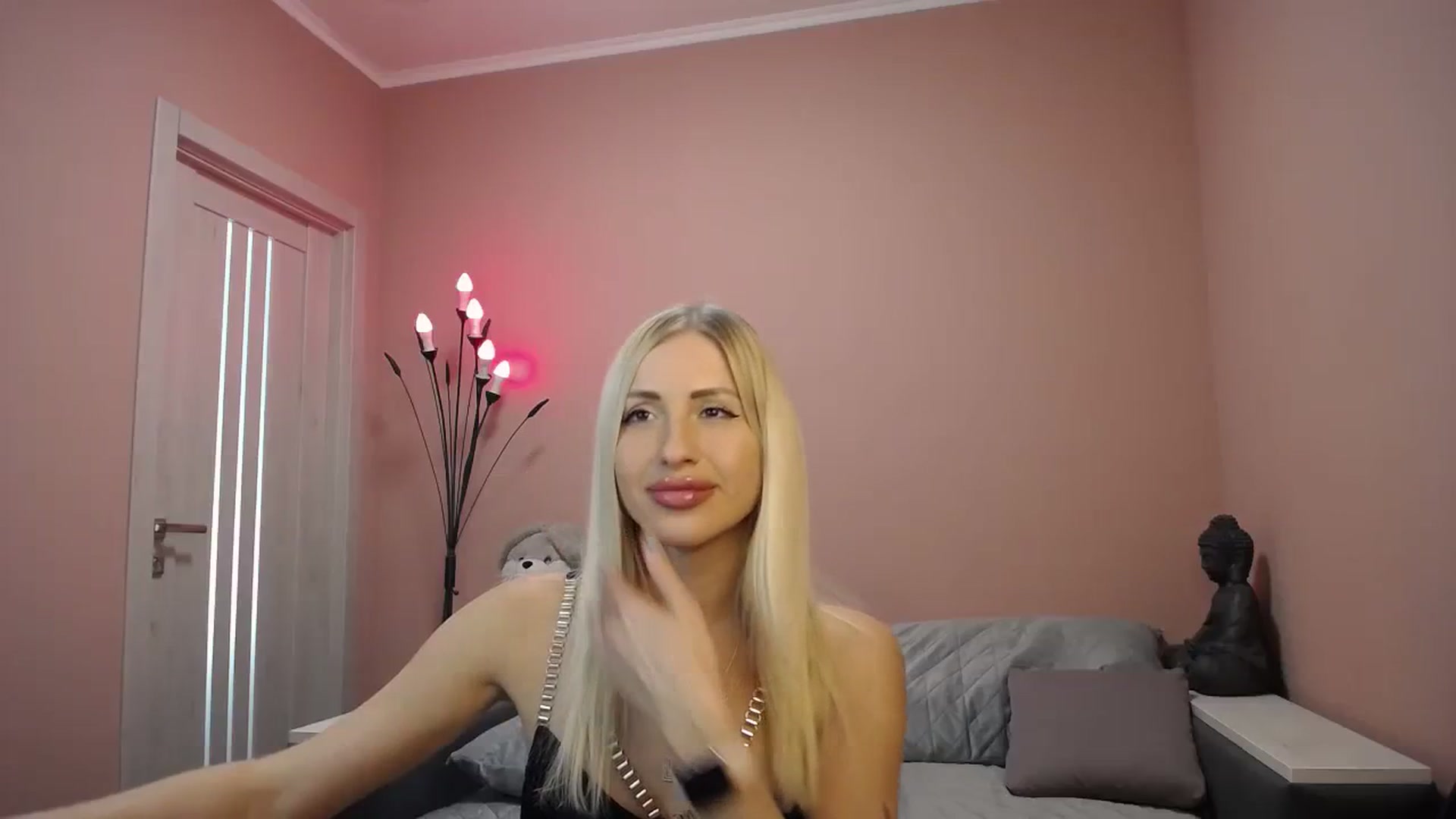 Gallery image thumbnail from KimKalash's myfreecams stream on, 08/16/2023, 12:23 image 6 of 20