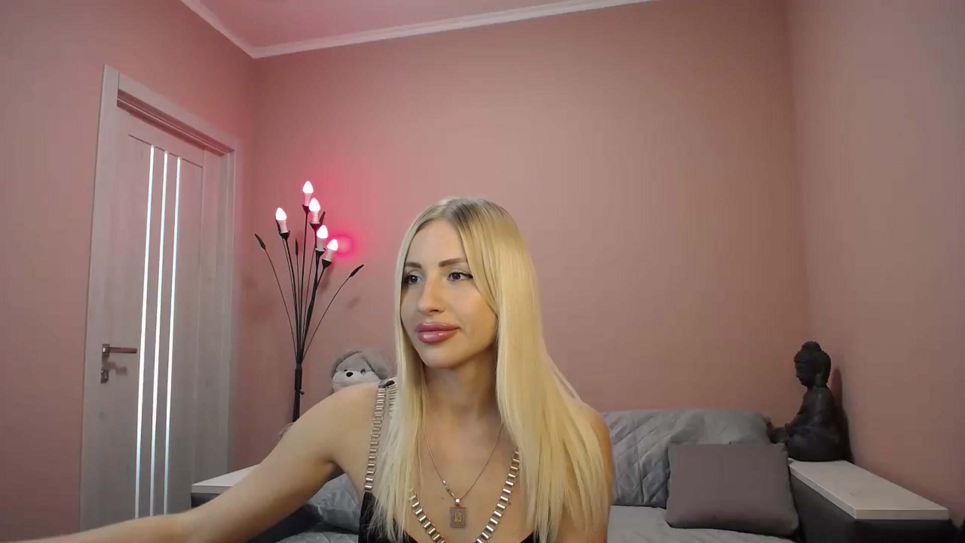Gallery image thumbnail from KimKalash's myfreecams stream on, 08/16/2023, 12:23 image 9 of 20