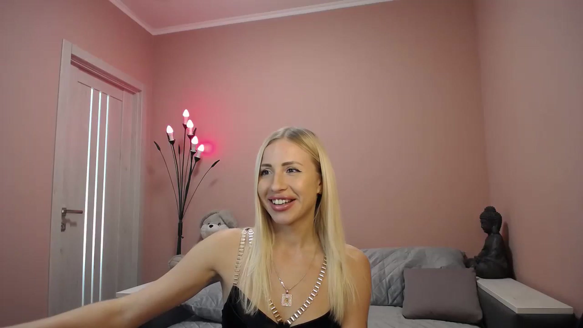 Gallery image thumbnail from KimKalash's myfreecams stream on, 08/16/2023, 12:23 image 19 of 20