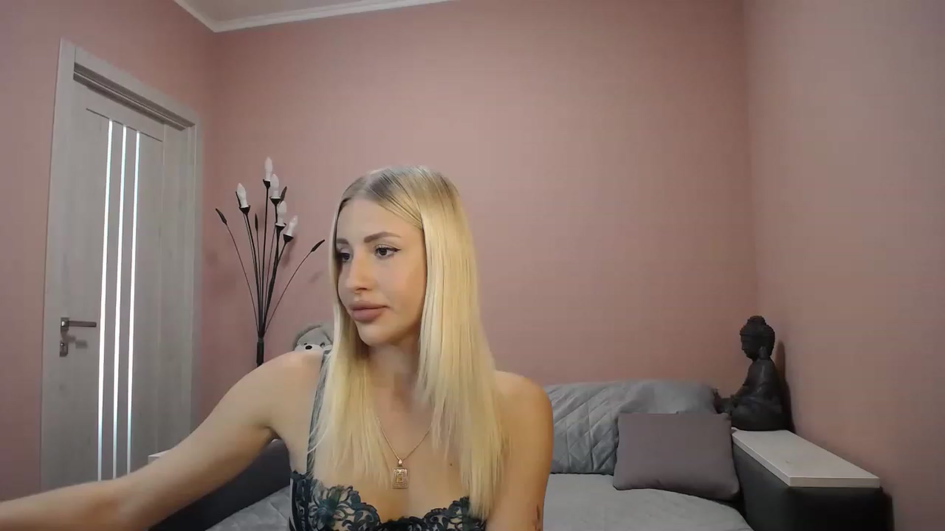 Gallery image thumbnail from KimKalash's myfreecams stream on, 08/18/2023, 08:45 image 2 of 20