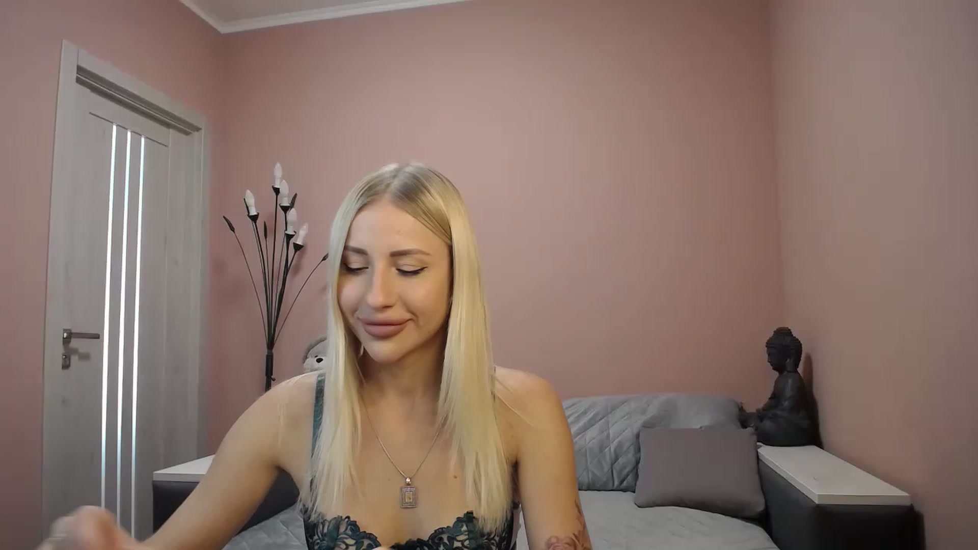 Gallery image thumbnail from KimKalash's myfreecams stream on, 08/18/2023, 08:45 image 5 of 20