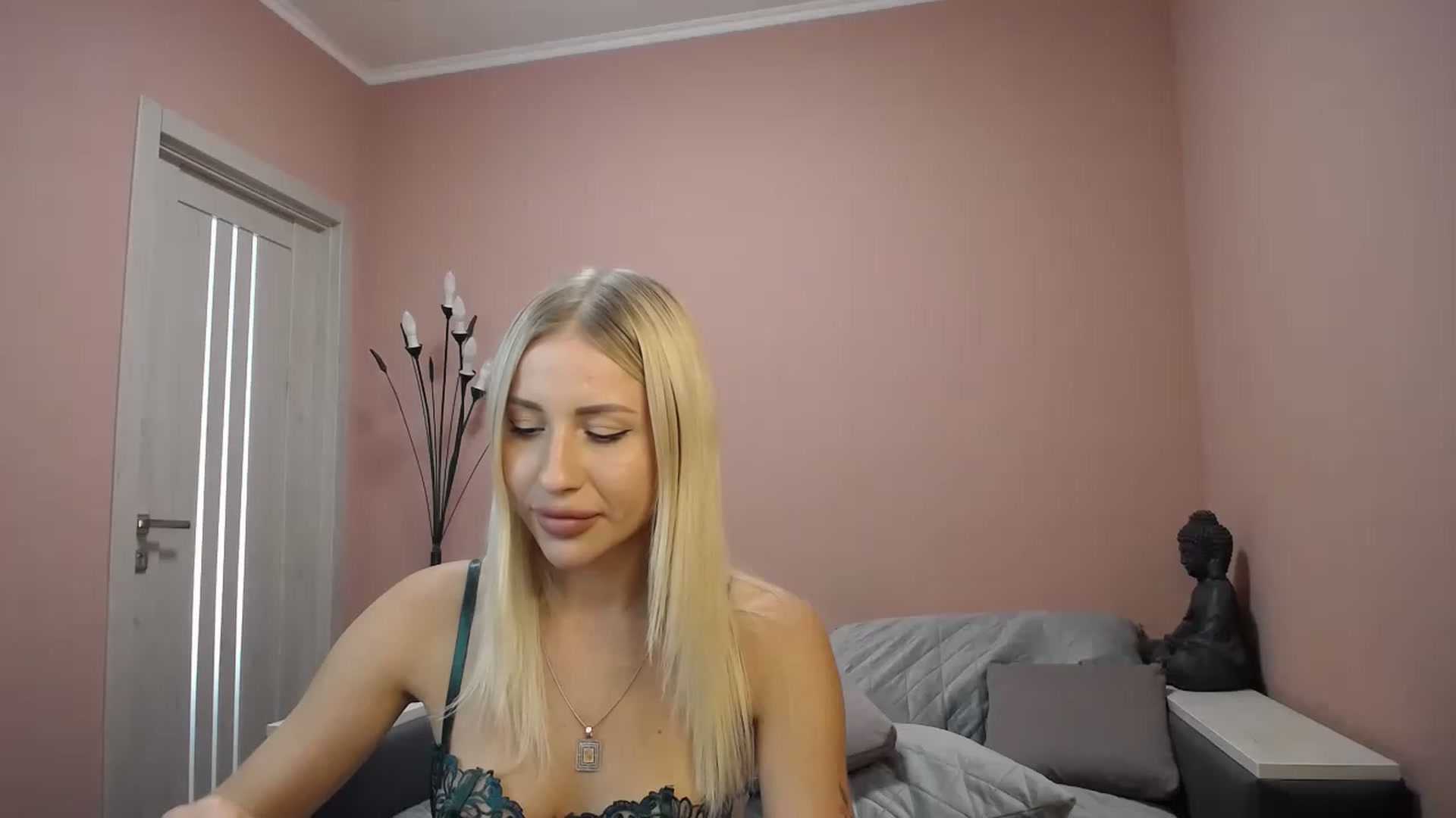 Gallery image thumbnail from KimKalash's myfreecams stream on, 08/18/2023, 10:22 image 12 of 20