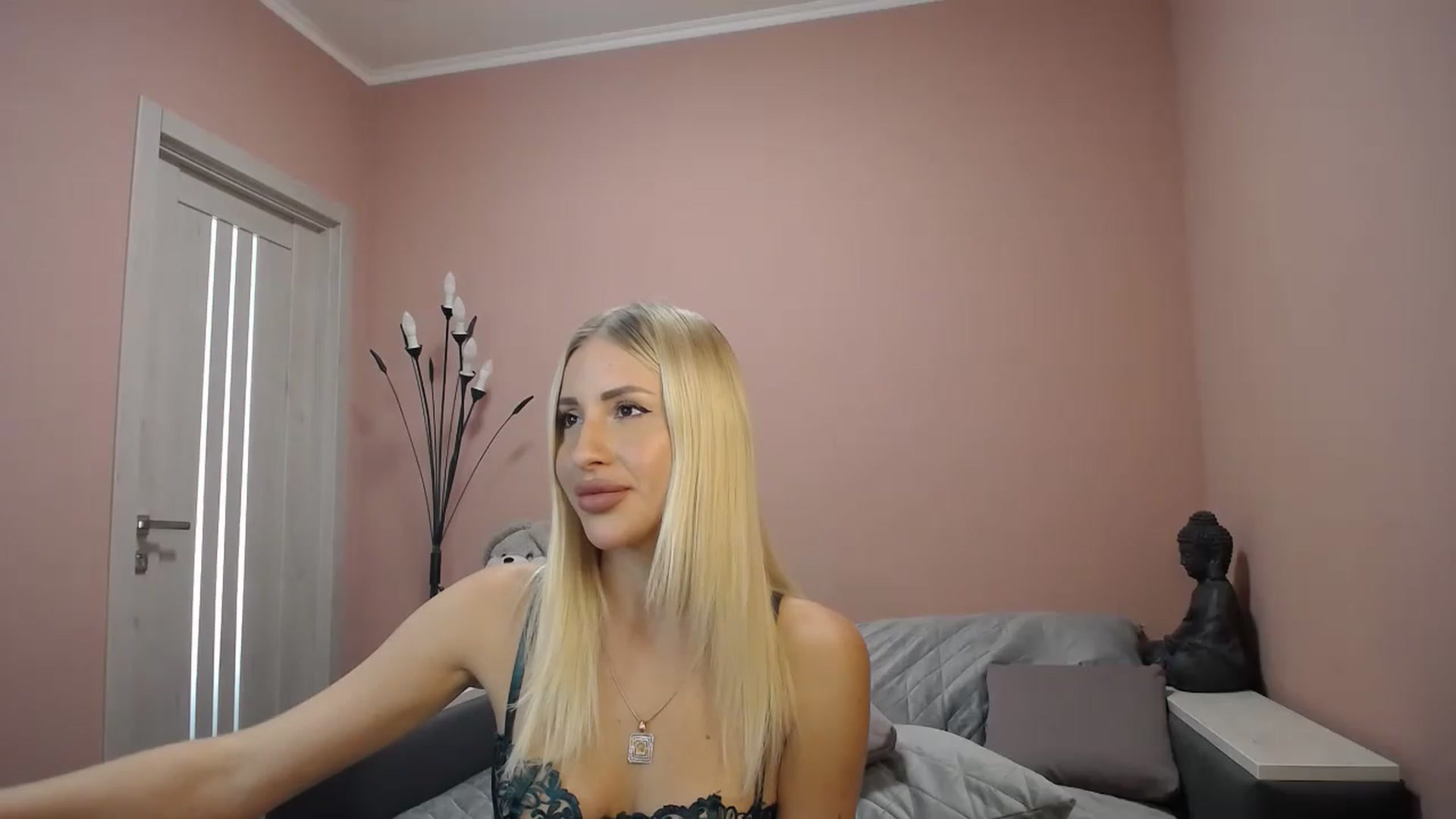 Gallery image thumbnail from KimKalash's myfreecams stream on, 08/18/2023, 10:22 image 2 of 20