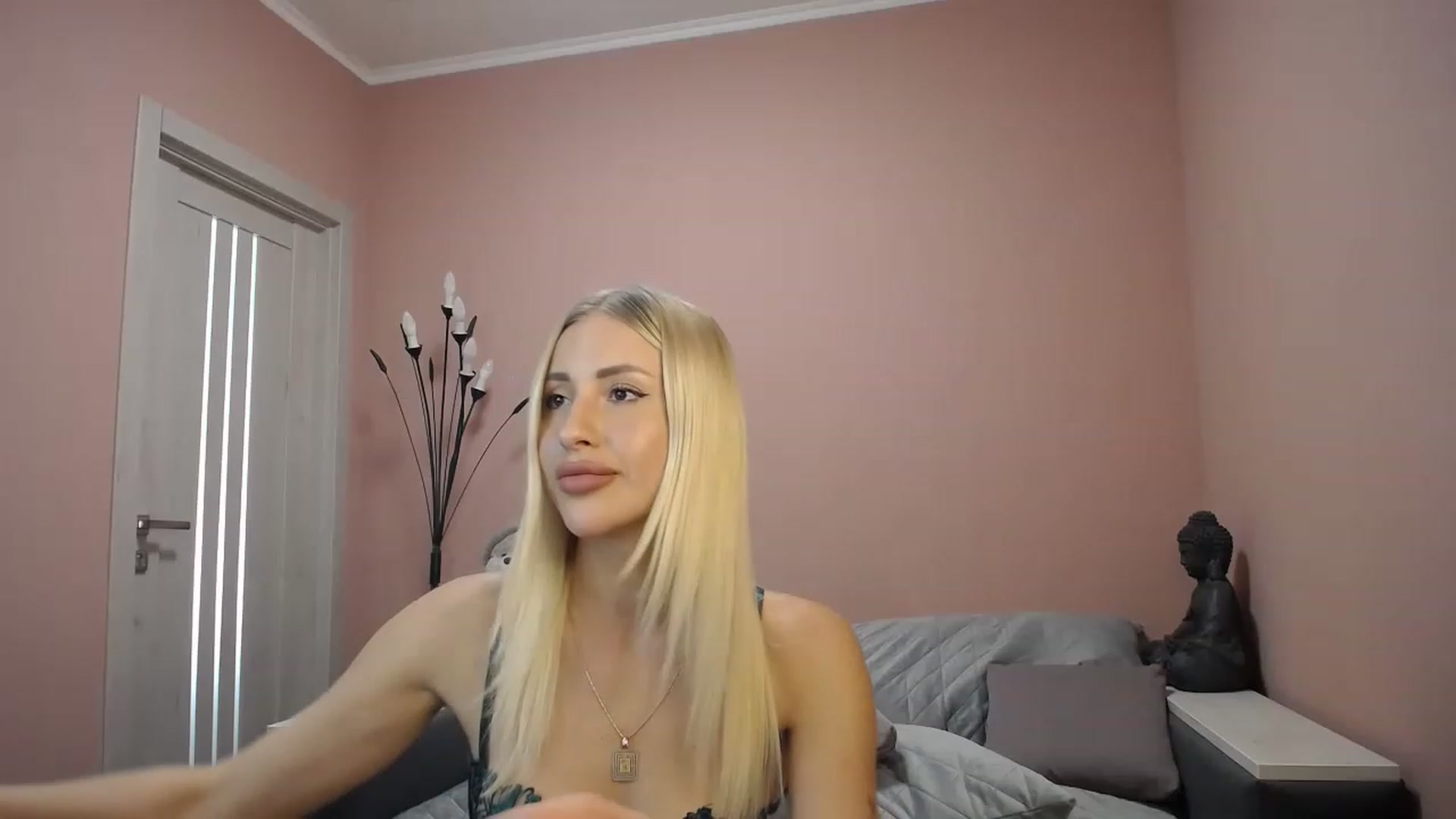 Gallery image thumbnail from KimKalash's myfreecams stream on, 08/18/2023, 10:22 image 6 of 20