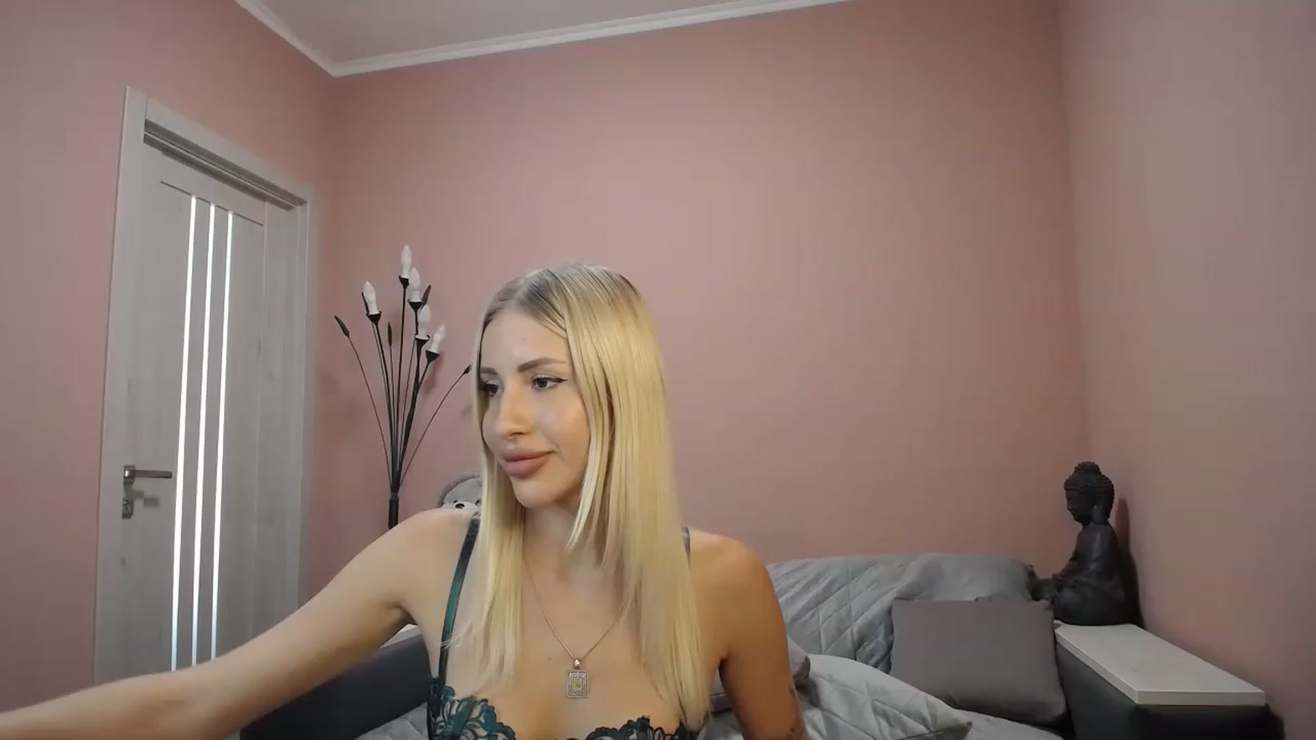 Gallery image thumbnail from KimKalash's myfreecams stream on, 08/18/2023, 10:22 image 7 of 20