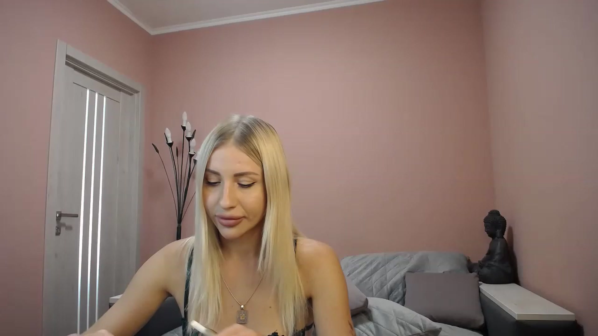 Gallery image thumbnail from KimKalash's myfreecams stream on, 08/18/2023, 10:22 image 3 of 20
