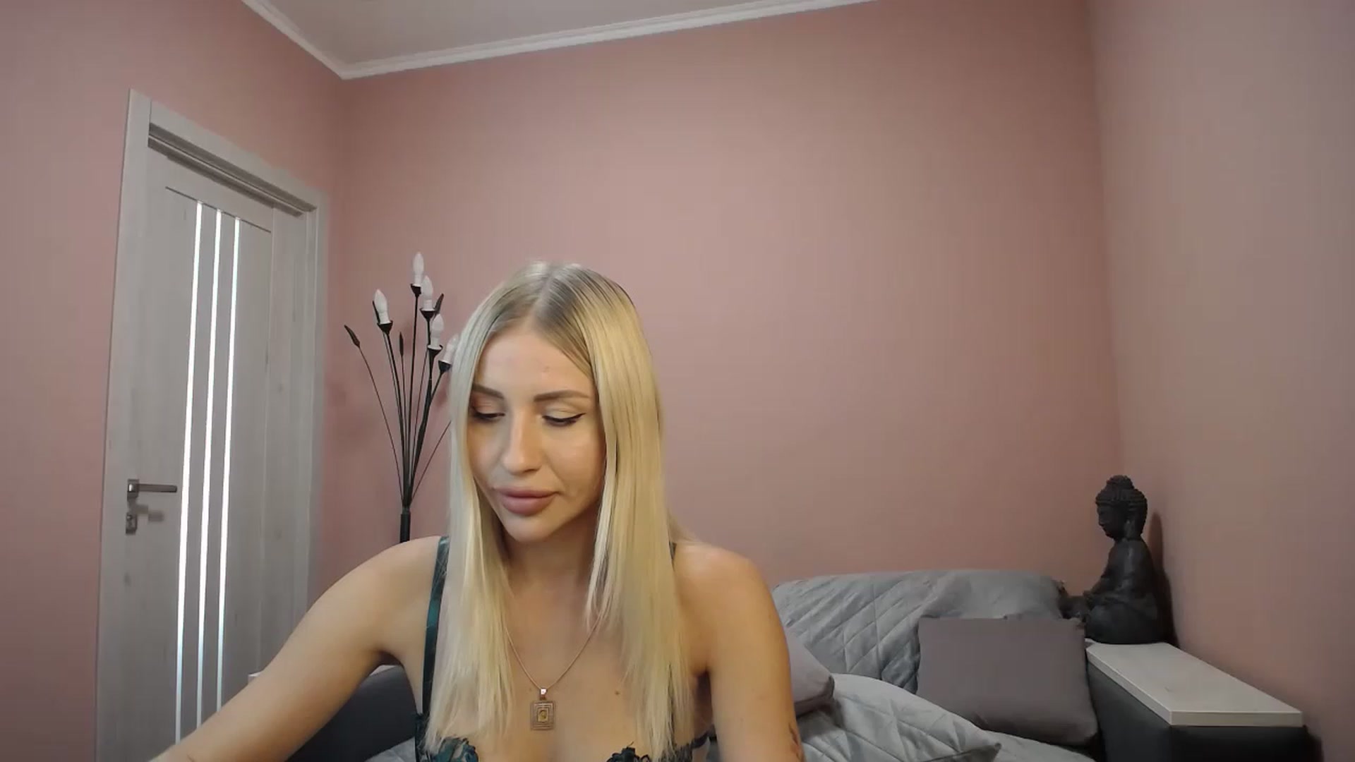 Gallery image thumbnail from KimKalash's myfreecams stream on, 08/18/2023, 10:22 image 4 of 20