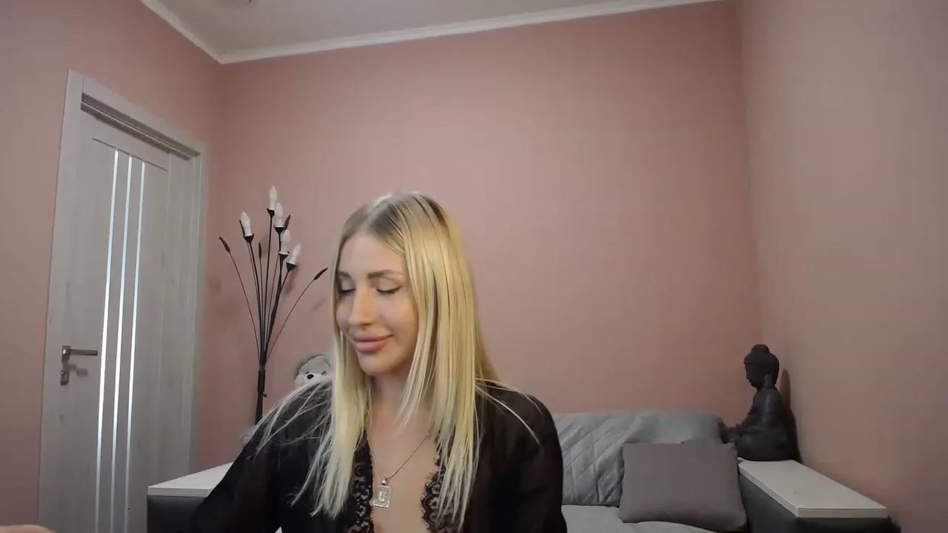 Gallery image thumbnail from KimKalash's myfreecams stream on, 08/18/2023, 12:50 image 14 of 20