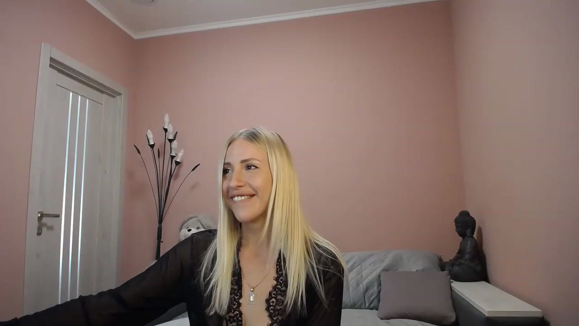 Gallery image thumbnail from KimKalash's myfreecams stream on, 08/18/2023, 12:50 image 18 of 20